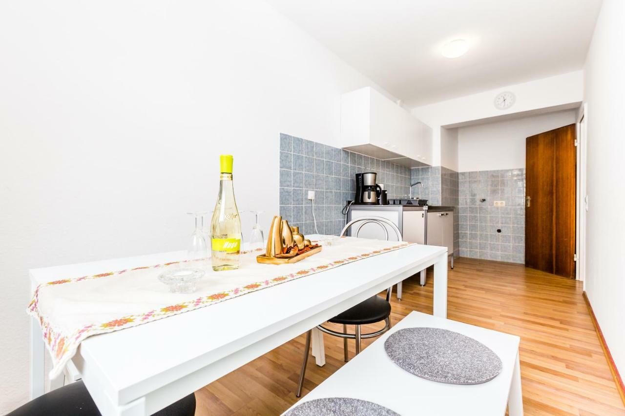 Workers Apartment Am Wiener Platz Кёльн Экстерьер фото