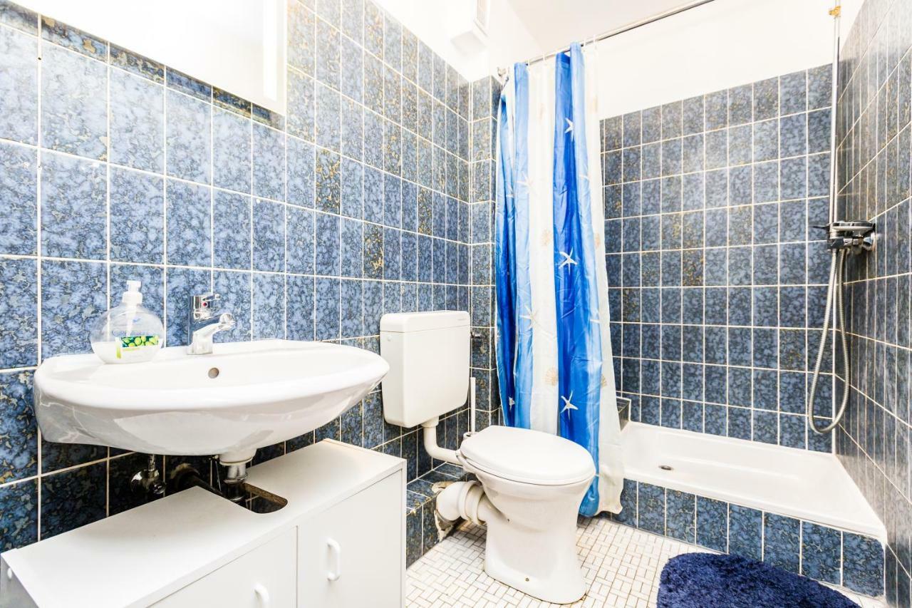 Workers Apartment Am Wiener Platz Кёльн Экстерьер фото